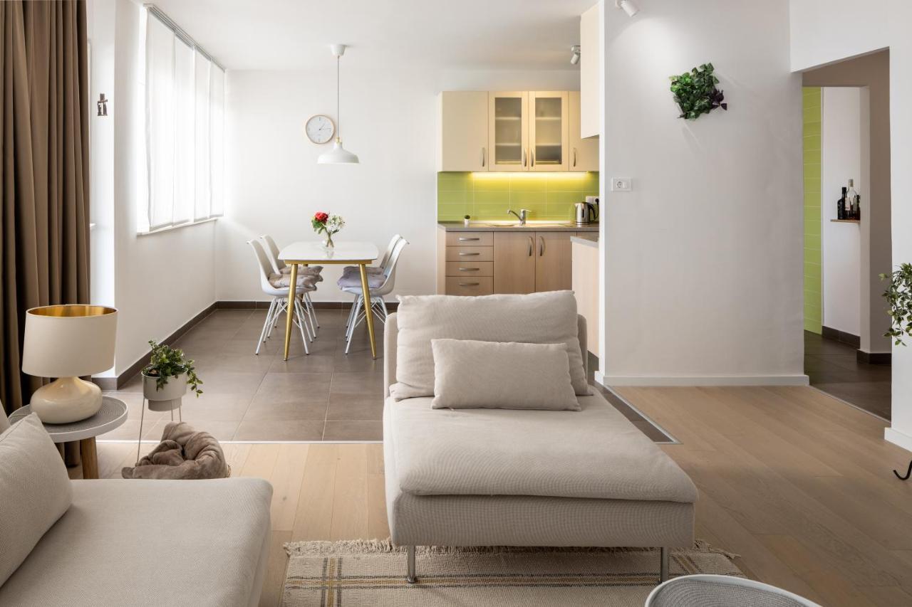 Apartment Nova 4* ドゥギ・ラット エクステリア 写真